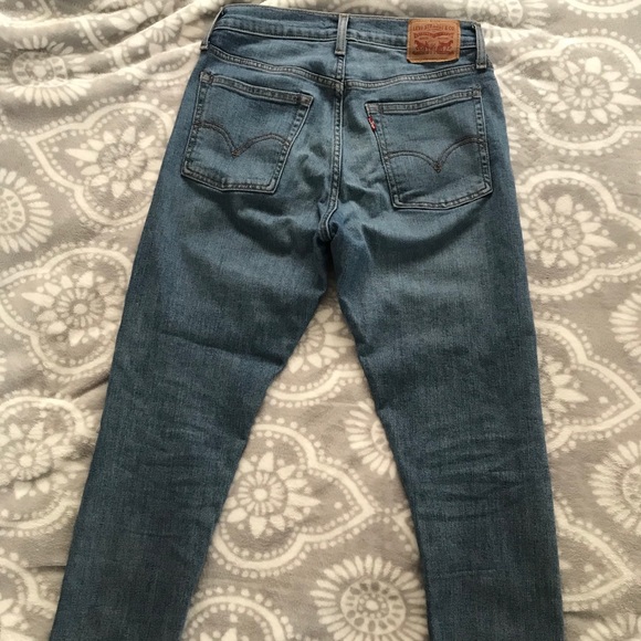 Levi’s Wedgie Skinnies - Picture 2 of 5